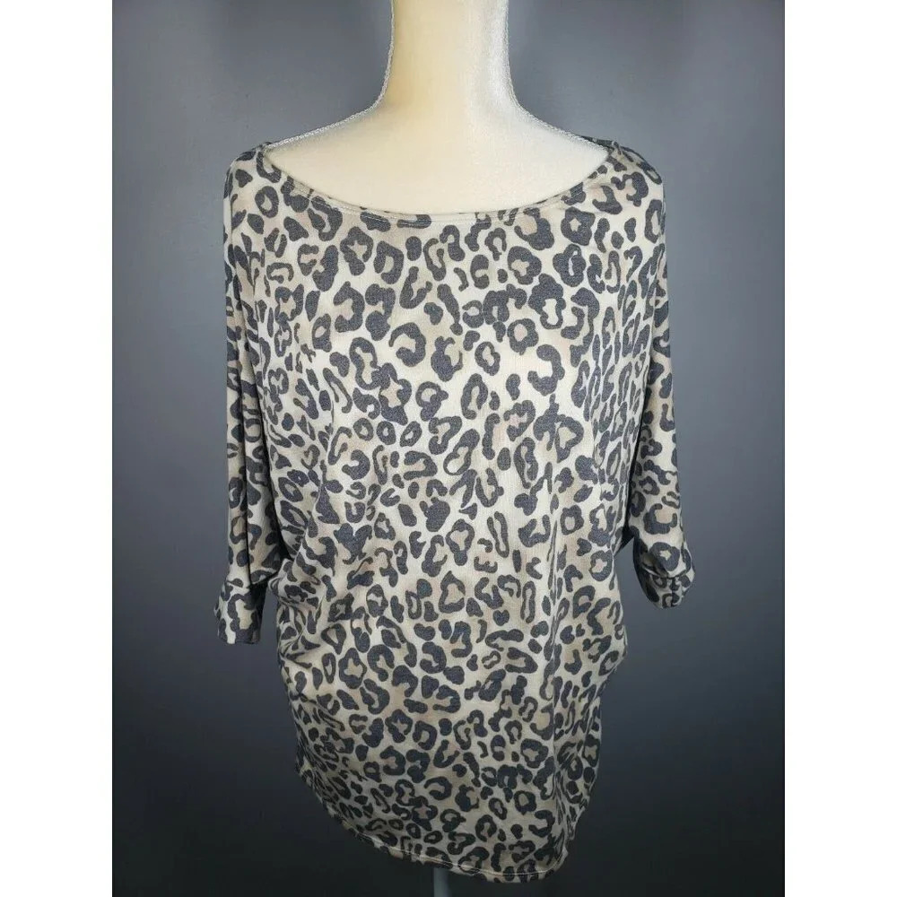 White Birch Leopard Pullover Women's Size L